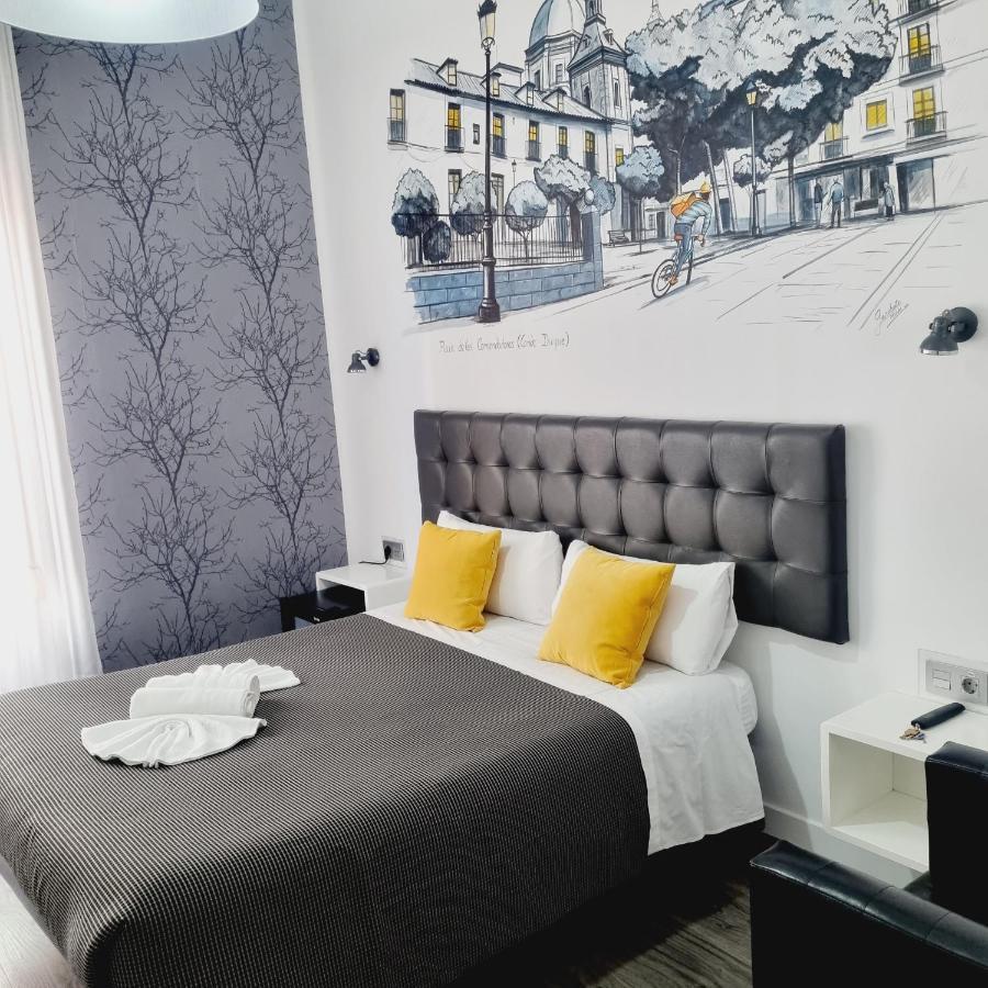 Hostal Lauria Madrid Bagian luar foto
