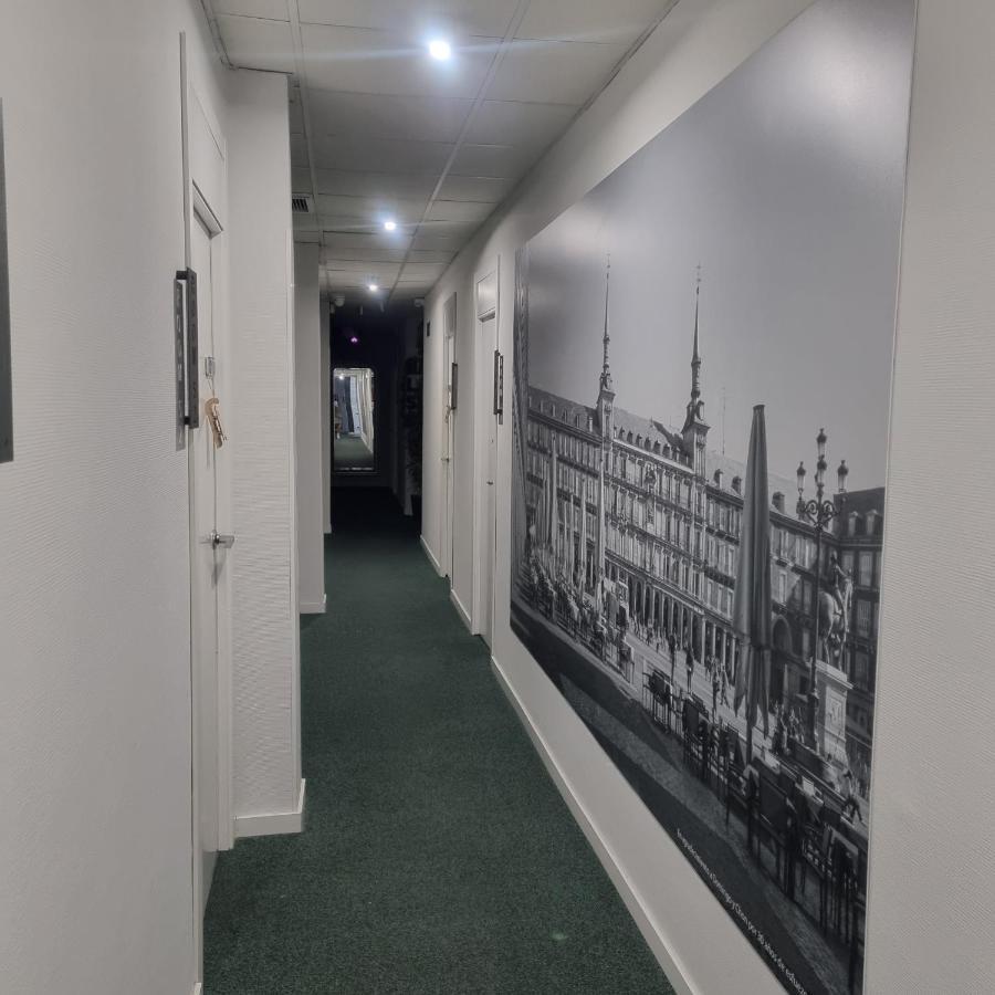 Hostal Lauria Madrid Bagian luar foto