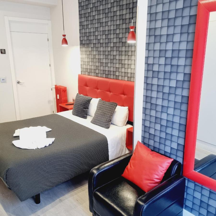 Hostal Lauria Madrid Bagian luar foto