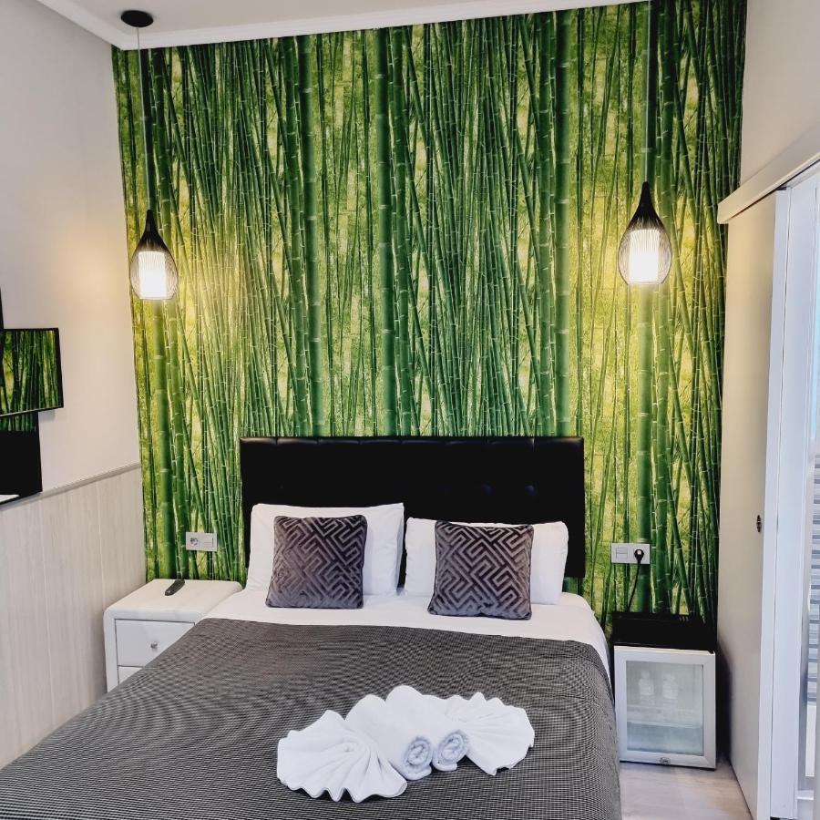 Hostal Lauria Madrid Bagian luar foto