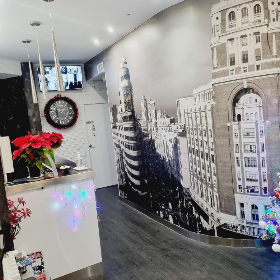 Hostal Lauria Madrid Bagian luar foto