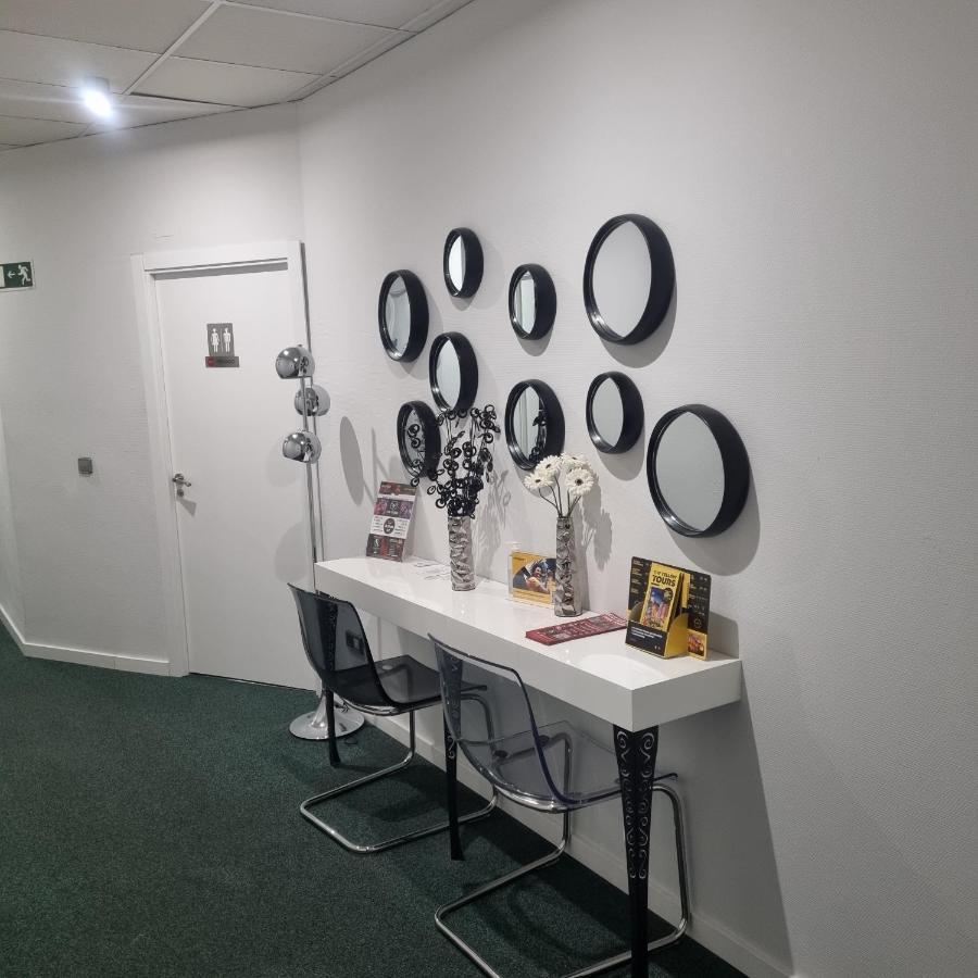Hostal Lauria Madrid Bagian luar foto