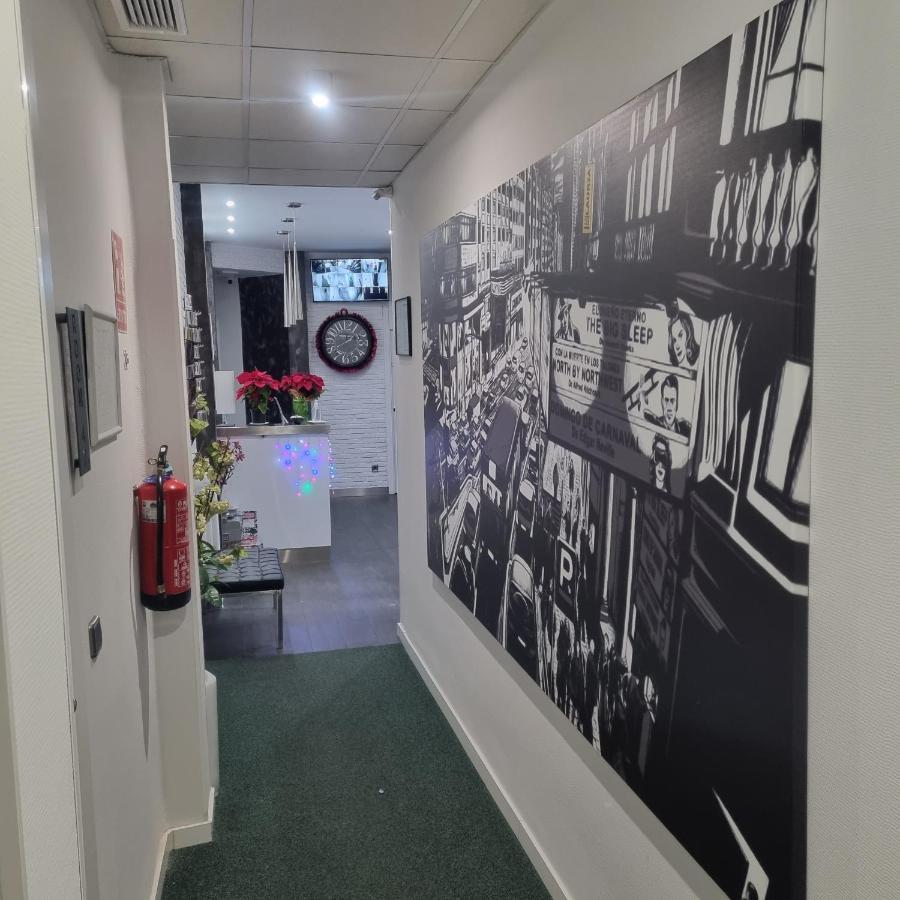 Hostal Lauria Madrid Bagian luar foto