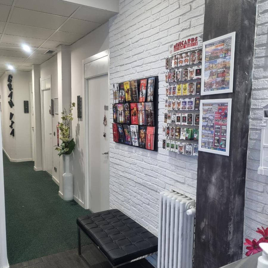 Hostal Lauria Madrid Bagian luar foto