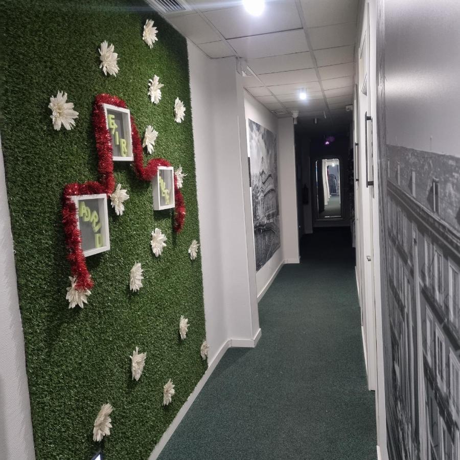 Hostal Lauria Madrid Bagian luar foto