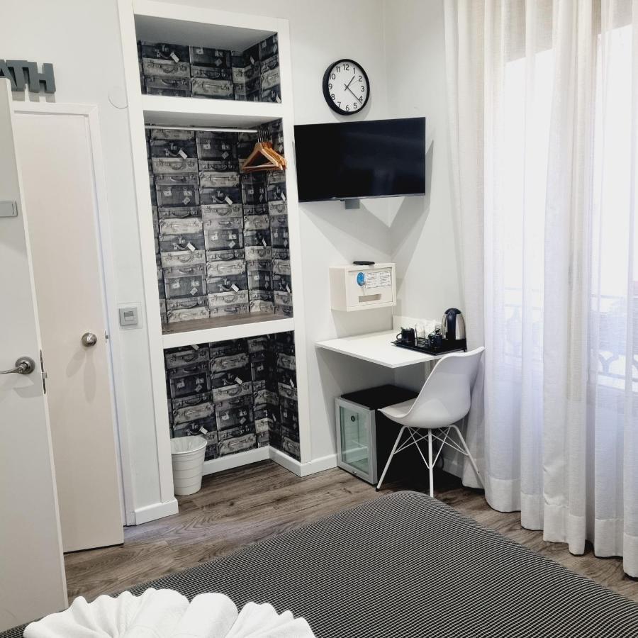 Hostal Lauria Madrid Bagian luar foto