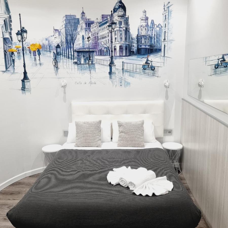 Hostal Lauria Madrid Bagian luar foto
