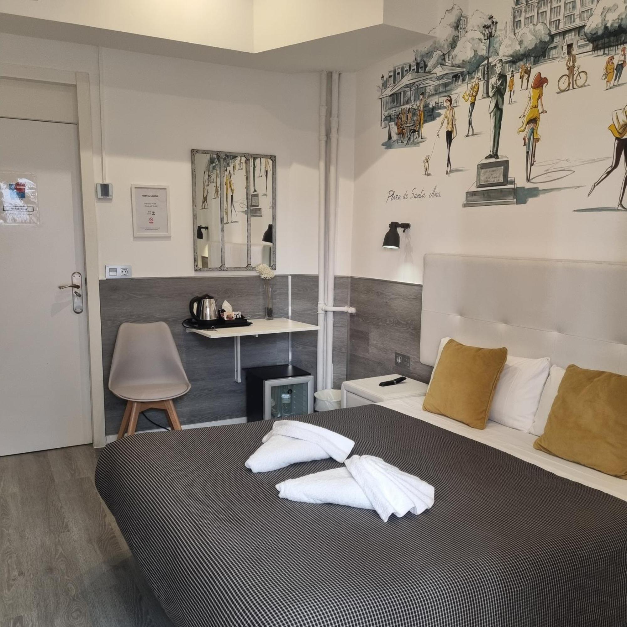 Hostal Lauria Madrid Bagian luar foto