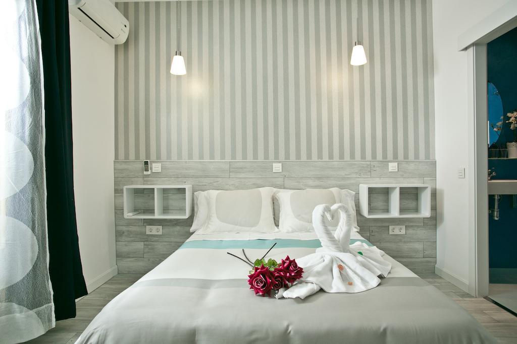 Hostal Lauria Madrid Bagian luar foto