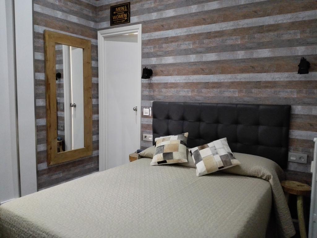 Hostal Lauria Madrid Bagian luar foto