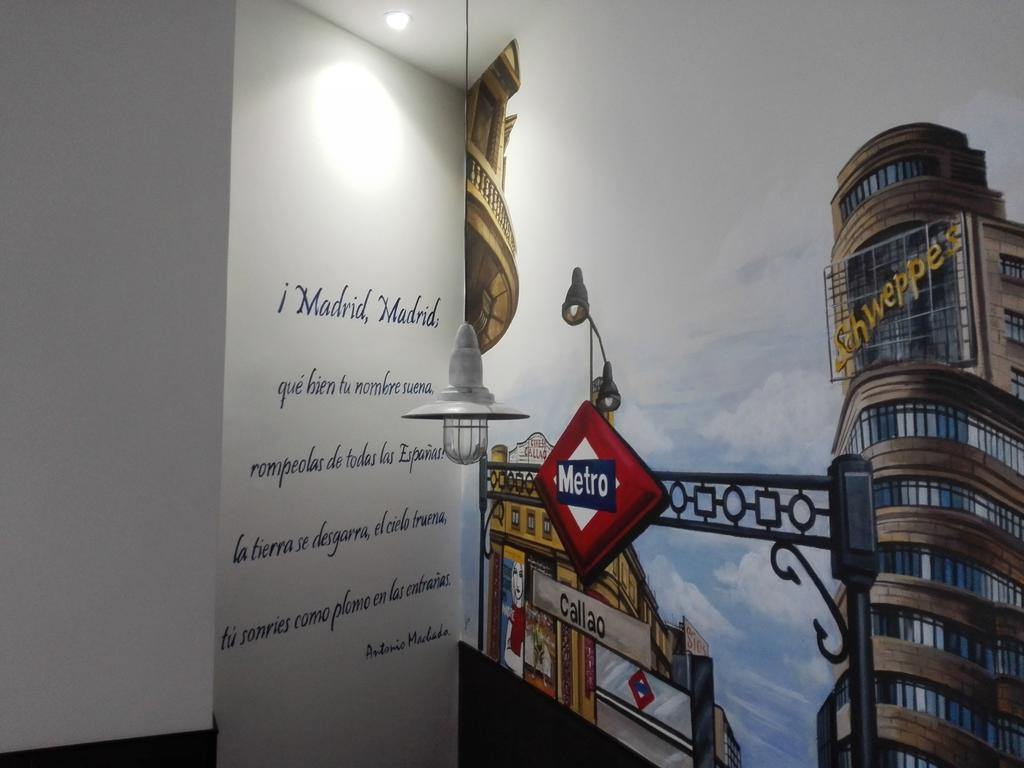 Hostal Lauria Madrid Bagian luar foto