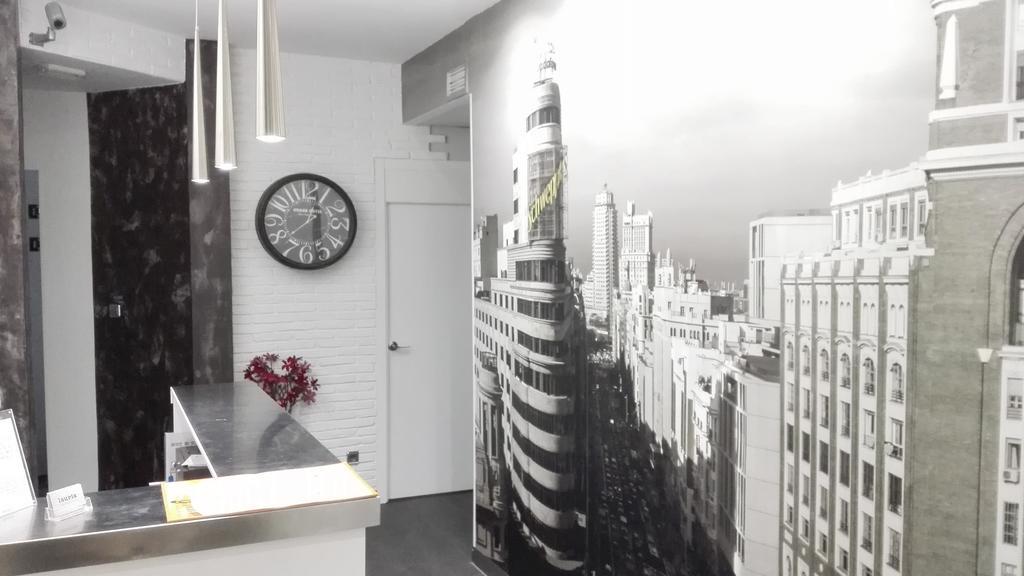 Hostal Lauria Madrid Bagian luar foto