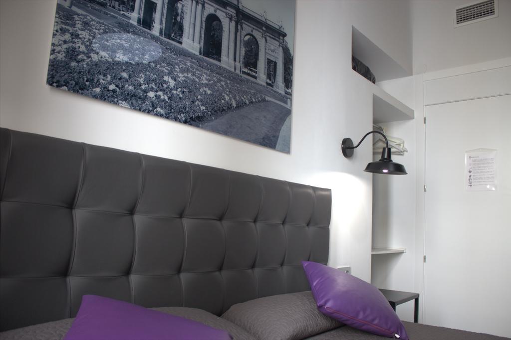 Hostal Lauria Madrid Bagian luar foto