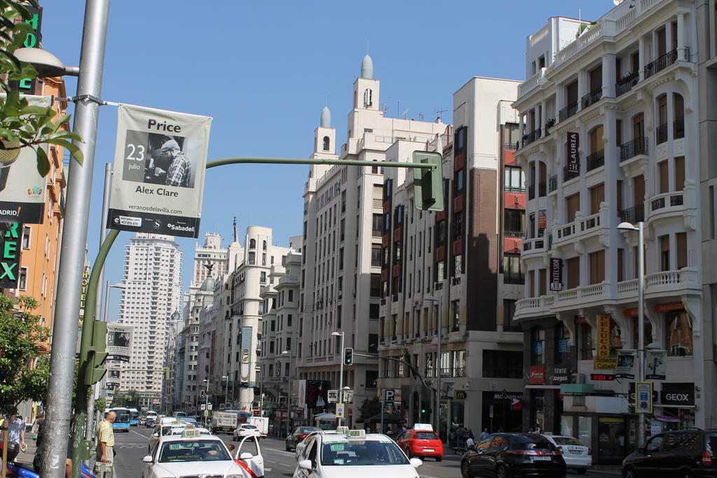 Hostal Lauria Madrid Bagian luar foto