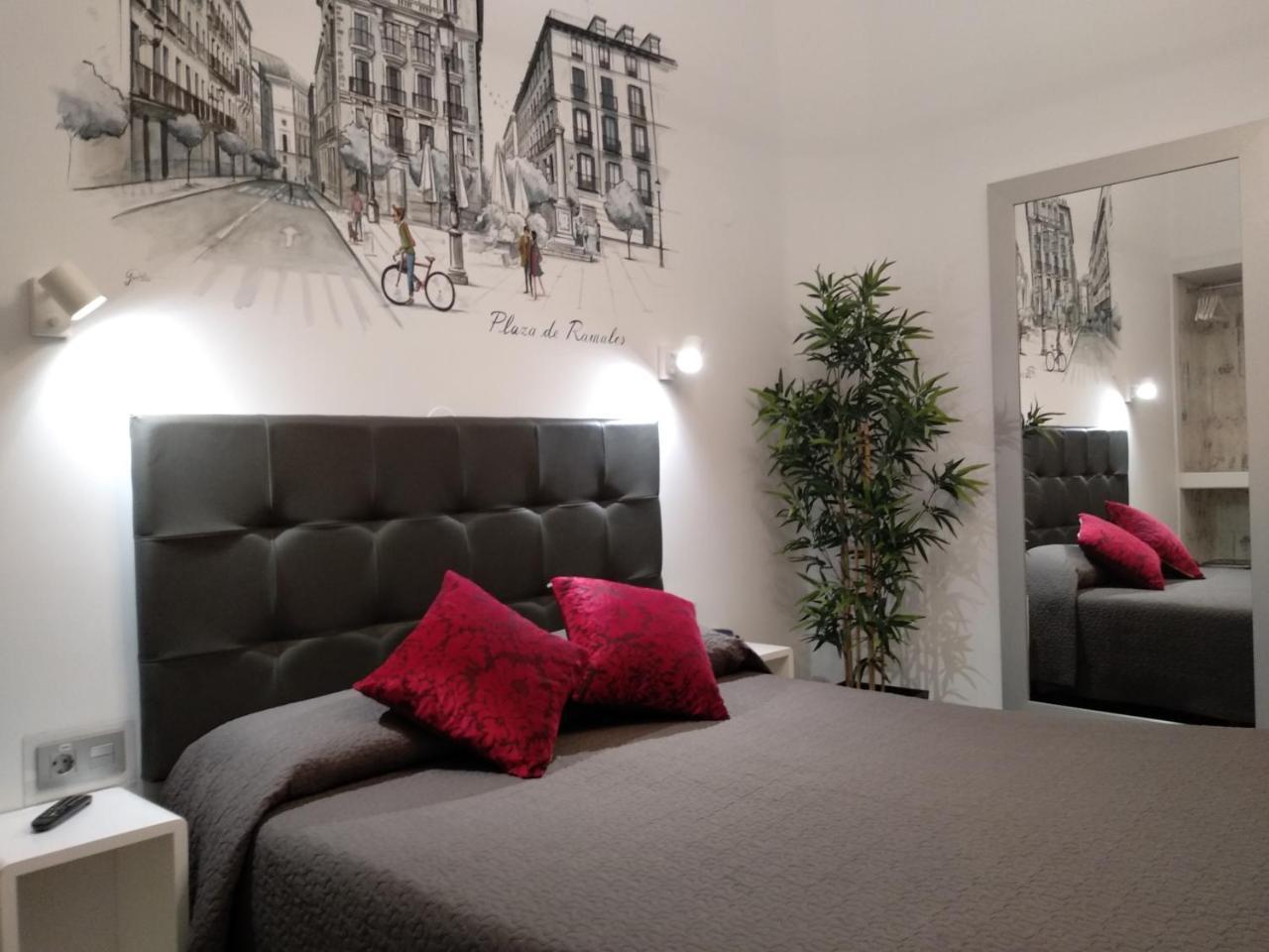 Hostal Lauria Madrid Bagian luar foto