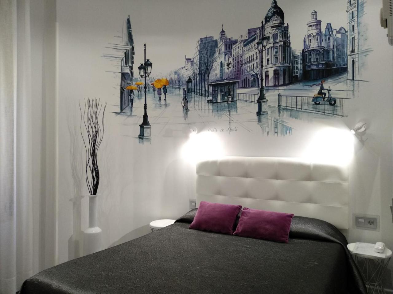 Hostal Lauria Madrid Bagian luar foto
