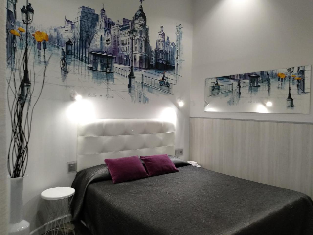 Hostal Lauria Madrid Bagian luar foto