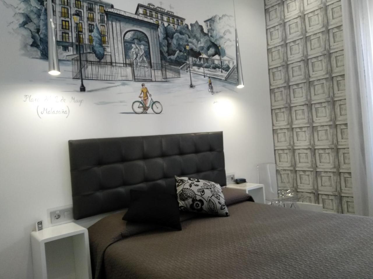 Hostal Lauria Madrid Bagian luar foto